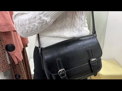 ❤️ Masturbasyon piblik nan jenn femèl FeralBerry ak yon gode nan sal la Fitting ️❌ Ponografi anal nan pònografi ht.28films.ru ❌️❤